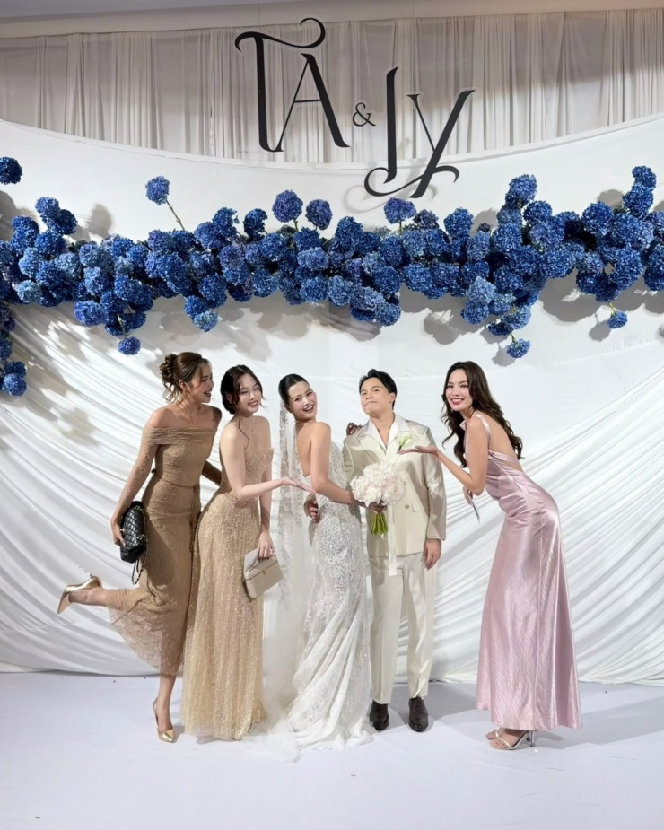 Vợ chồng Khánh Vân và dàn hoa hậu dự cưới Hương Ly 3 Vợ chồng Khánh Vân và dàn hoa hậu dự cưới Hương Ly - 2