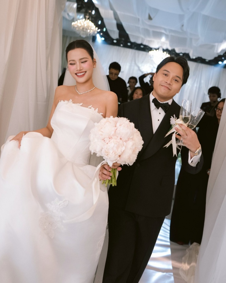 Vợ chồng Khánh Vân và dàn hoa hậu dự cưới Hương Ly 10 Vợ chồng Khánh Vân và dàn hoa hậu dự cưới Hương Ly - 9