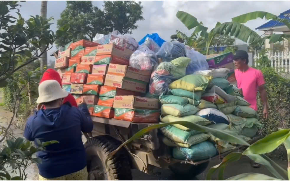 Nghĩa tình Phú Yên hướng về vùng lũ Bình Thuận - Ảnh 2.