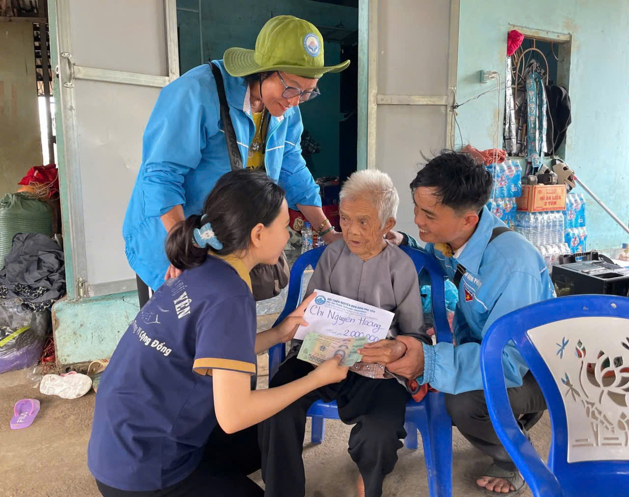 Nghĩa tình Phú Yên hướng về vùng lũ Bình Thuận - Ảnh 5.