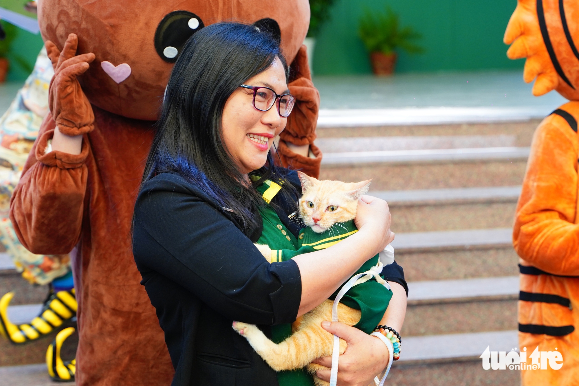 'Chủ tịch' Mika: Từ chú mèo hoang vươn mình thành 'chủ tịch' triệu fan 2 'Chủ tịch' Mika: Từ chú mèo hoang vươn mình thành 'chủ tịch' triệu fan - Ảnh 2.