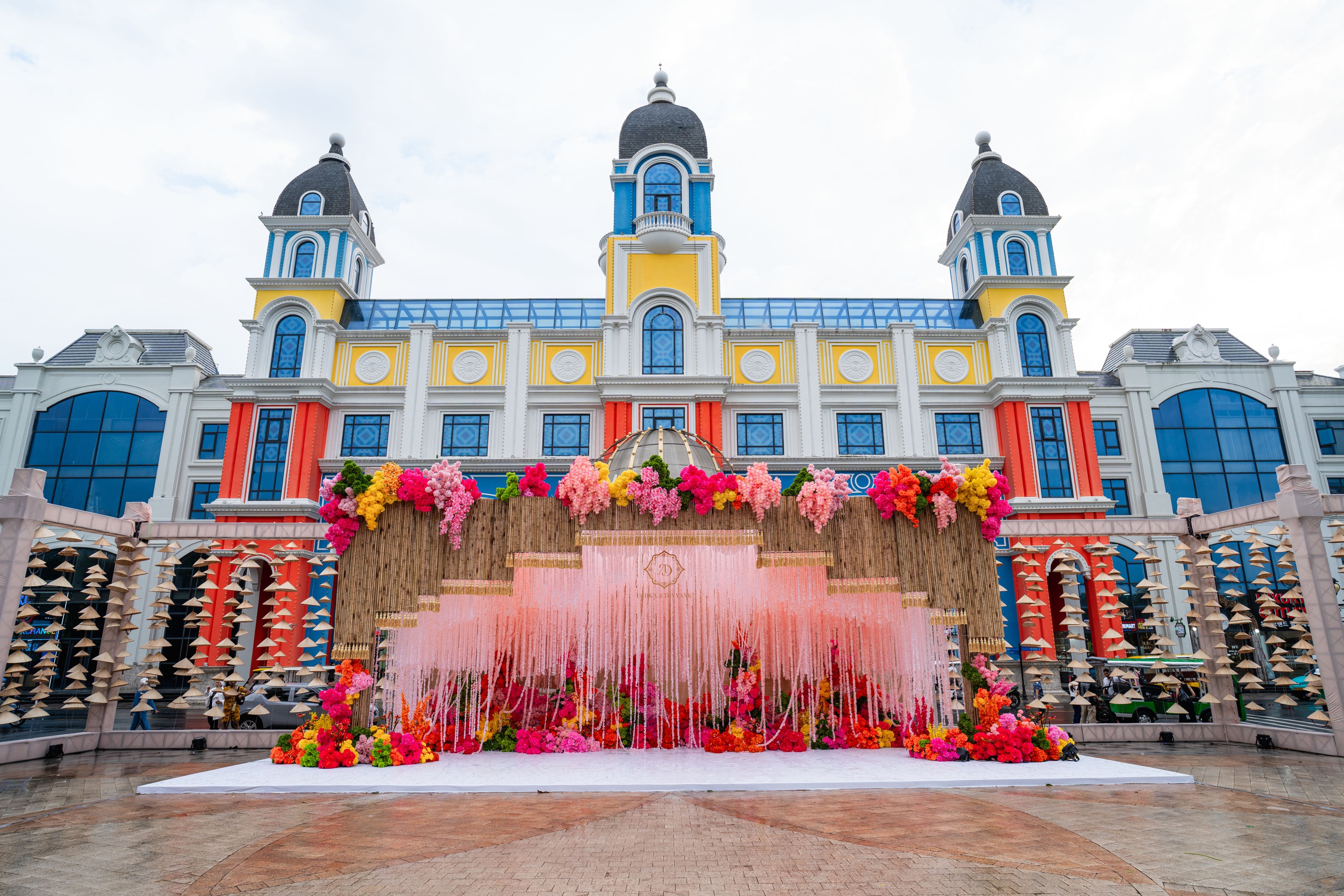 Đám cưới xa hoa, hoành tráng của tỉ phú Ấn Độ được tổ chức trong 7 ngày ở Phú Quốc 4 Đám cưới xa hoa, hoành tráng của tỉ phú Ấn Độ được tổ chức trong 7 ngày ở Phú Quốc - Ảnh 4.