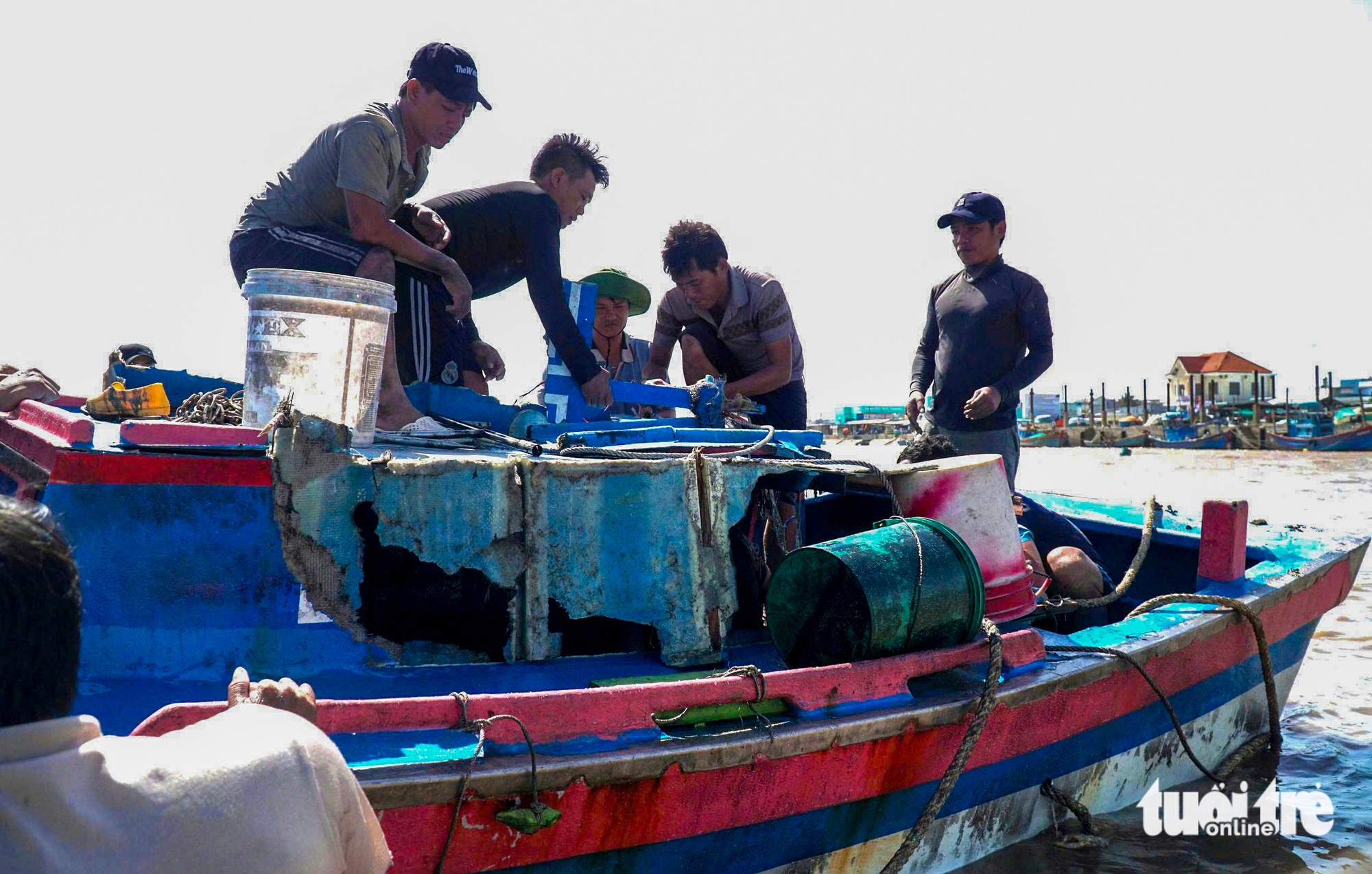 Bình Thuận lũ rút chậm, người dân gượng dậy sau hai 'đòn nước' dữ 2 bình thuận - Ảnh 5.