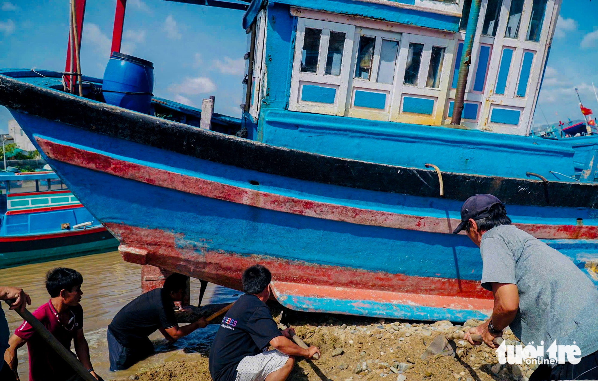 Bình Thuận lũ rút chậm, người dân gượng dậy sau hai 'đòn nước' dữ 4 bình thuận - Ảnh 3.