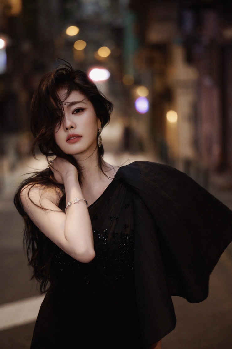 Đêm hội Gào thét 2025: Điền Hi Vi là chị đại da beo, Dương Mịch diện đồ cổ 4 Đêm hội Gào thét 2025: Điền Hi Vi là chị đại da beo, Dương Mịch diện "đồ cổ" - 4