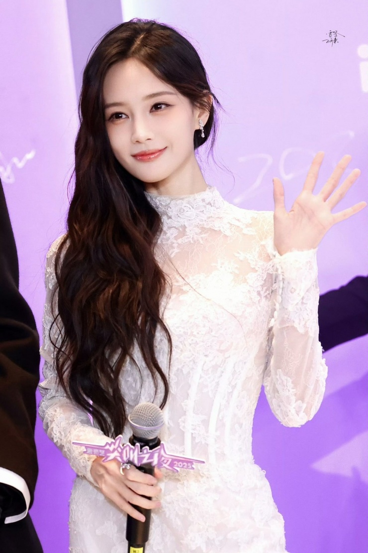 Đêm hội Gào thét 2025: Điền Hi Vi là chị đại da beo, Dương Mịch diện đồ cổ 7 Đêm hội Gào thét 2025: Điền Hi Vi là chị đại da beo, Dương Mịch diện "đồ cổ" - 7