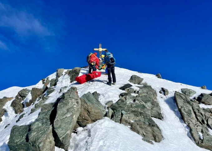Đội cứu hộ tìm thấy Kerstin Gurtner đã chết cóng trên núi tuyết cao 3.798 m. Ảnh: Kleine Zeitung