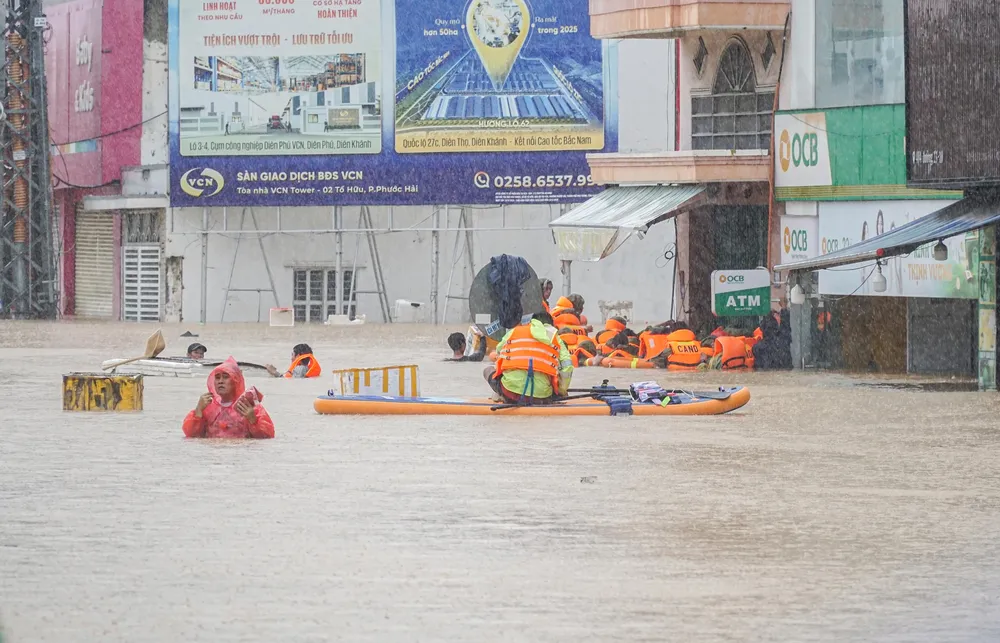 Người dân ở Khánh Hòa chưa hết ám ảnh về trận lụt lịch sử. Ảnh: XUÂN HOÁT DSC08189.jpg
