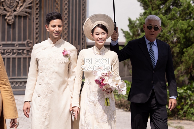 Toàn cảnh đám cưới xa hoa của Tiên Nguyễn: Cô dâu đeo kim cương, ngồi Rolls-Royce về nhà chồng, Hà Tăng và cả gia đình tỷ phú góp mặt!- Ảnh 5.