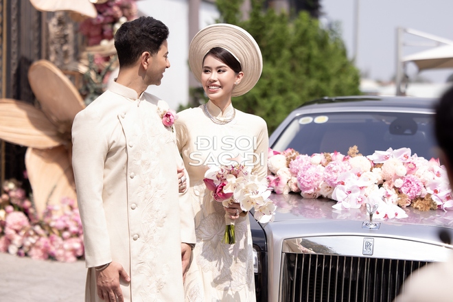 Toàn cảnh đám cưới xa hoa của Tiên Nguyễn: Cô dâu đeo kim cương, ngồi Rolls-Royce về nhà chồng, Hà Tăng và cả gia đình tỷ phú góp mặt!- Ảnh 9.