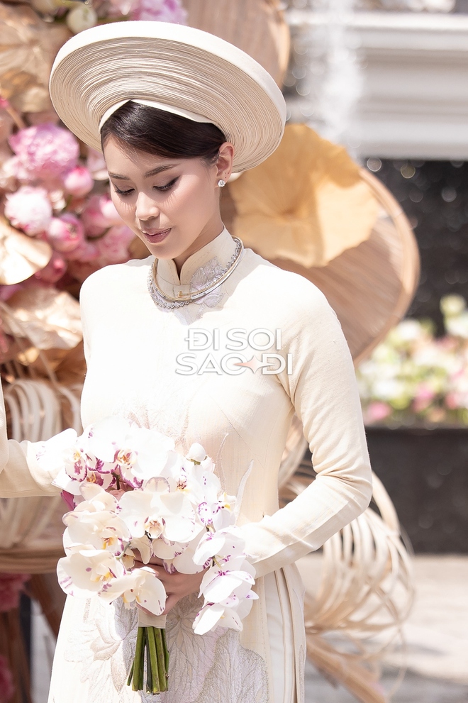 Toàn cảnh đám cưới xa hoa của Tiên Nguyễn: Cô dâu đeo kim cương, ngồi Rolls-Royce về nhà chồng, Hà Tăng và cả gia đình tỷ phú góp mặt!- Ảnh 10.