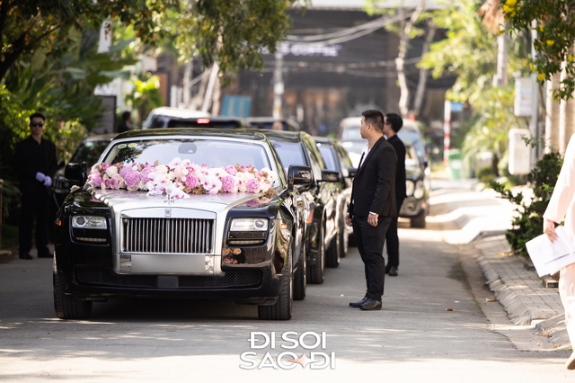Toàn cảnh đám cưới xa hoa của Tiên Nguyễn: Cô dâu đeo kim cương, ngồi Rolls-Royce về nhà chồng, Hà Tăng và cả gia đình tỷ phú góp mặt!- Ảnh 13.