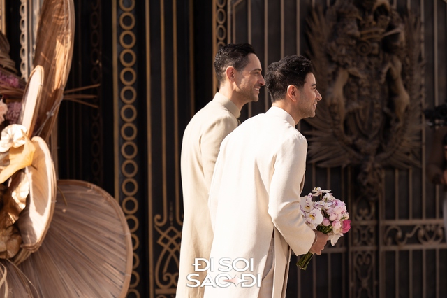 Toàn cảnh đám cưới xa hoa của Tiên Nguyễn: Cô dâu đeo kim cương, ngồi Rolls-Royce về nhà chồng, Hà Tăng và cả gia đình tỷ phú góp mặt!- Ảnh 17.