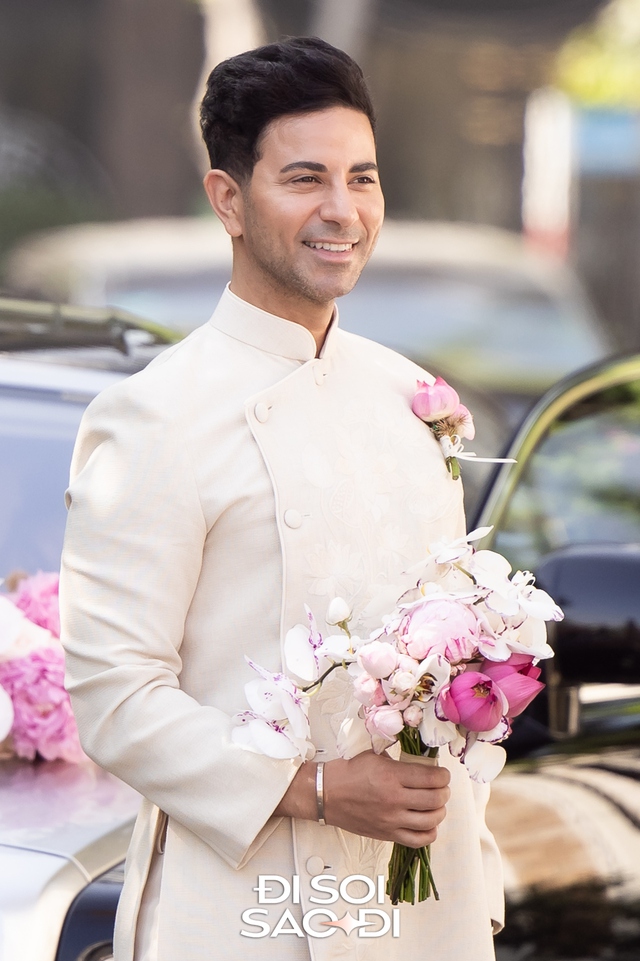 Toàn cảnh đám cưới xa hoa của Tiên Nguyễn: Cô dâu đeo kim cương, ngồi Rolls-Royce về nhà chồng, Hà Tăng và cả gia đình tỷ phú góp mặt!- Ảnh 16.