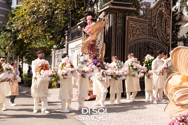 Toàn cảnh đám cưới xa hoa của Tiên Nguyễn: Cô dâu đeo kim cương, ngồi Rolls-Royce về nhà chồng, Hà Tăng và cả gia đình tỷ phú góp mặt!- Ảnh 20.