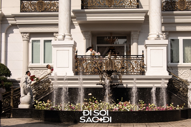 Toàn cảnh đám cưới xa hoa của Tiên Nguyễn: Cô dâu đeo kim cương, ngồi Rolls-Royce về nhà chồng, Hà Tăng và cả gia đình tỷ phú góp mặt!- Ảnh 22.