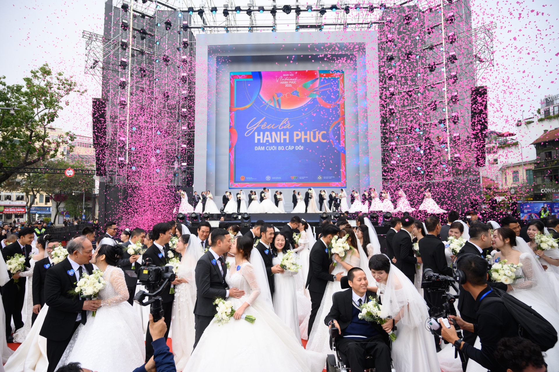 1765124974 923 Hiem co nhat Viet Nam Con dau va me chong