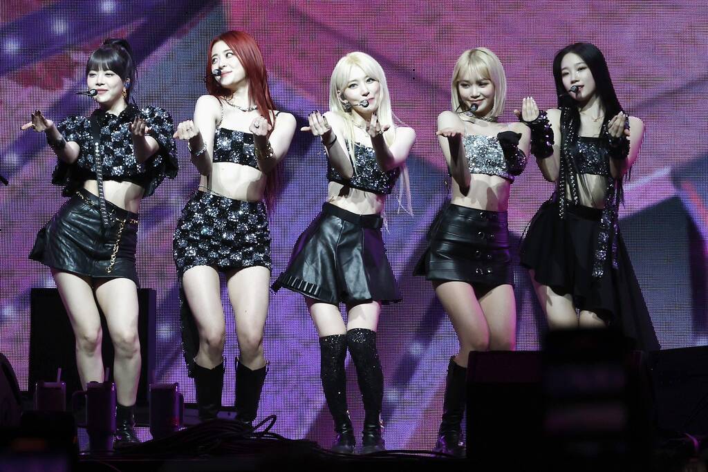 Nữ ca sĩ bất tài này sẽ làm bất cứ điều gì trừ học hát- Ảnh 3.