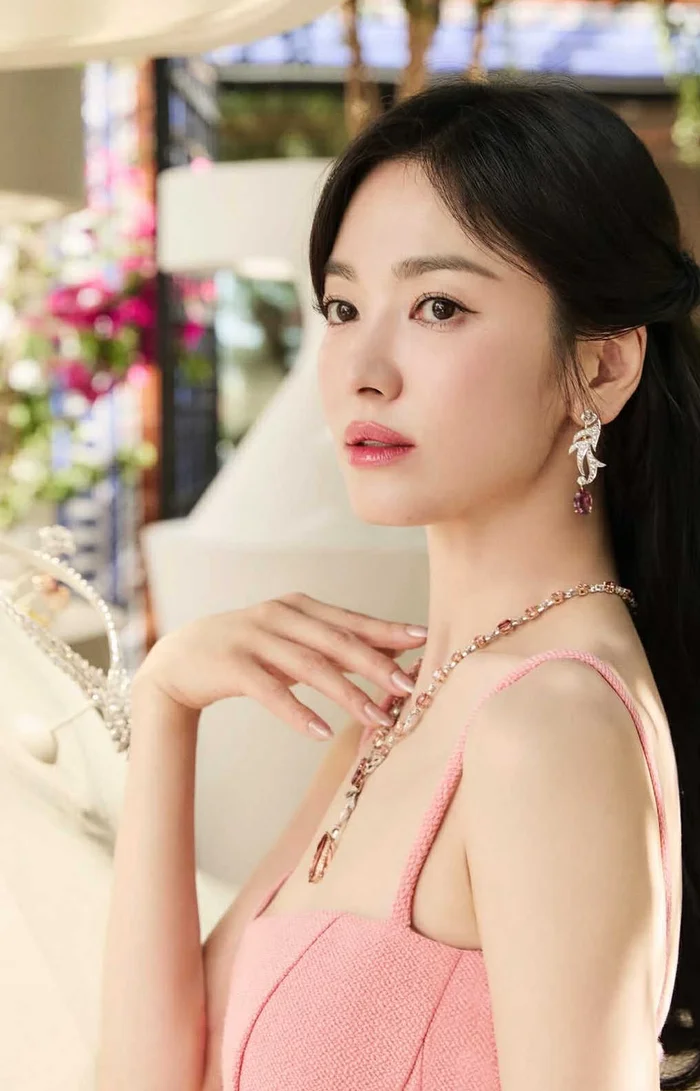 Phụ nữ sau 40 tuổi khó giảm cân, thử 5 cách "bật công tắc" giảm mỡ và chống già của mỹ nhân U45 trẻ như 25 tuổi 5 Giấc ngủ chính là “liều thuốc trẻ hóa” của Song Hye Kyo.