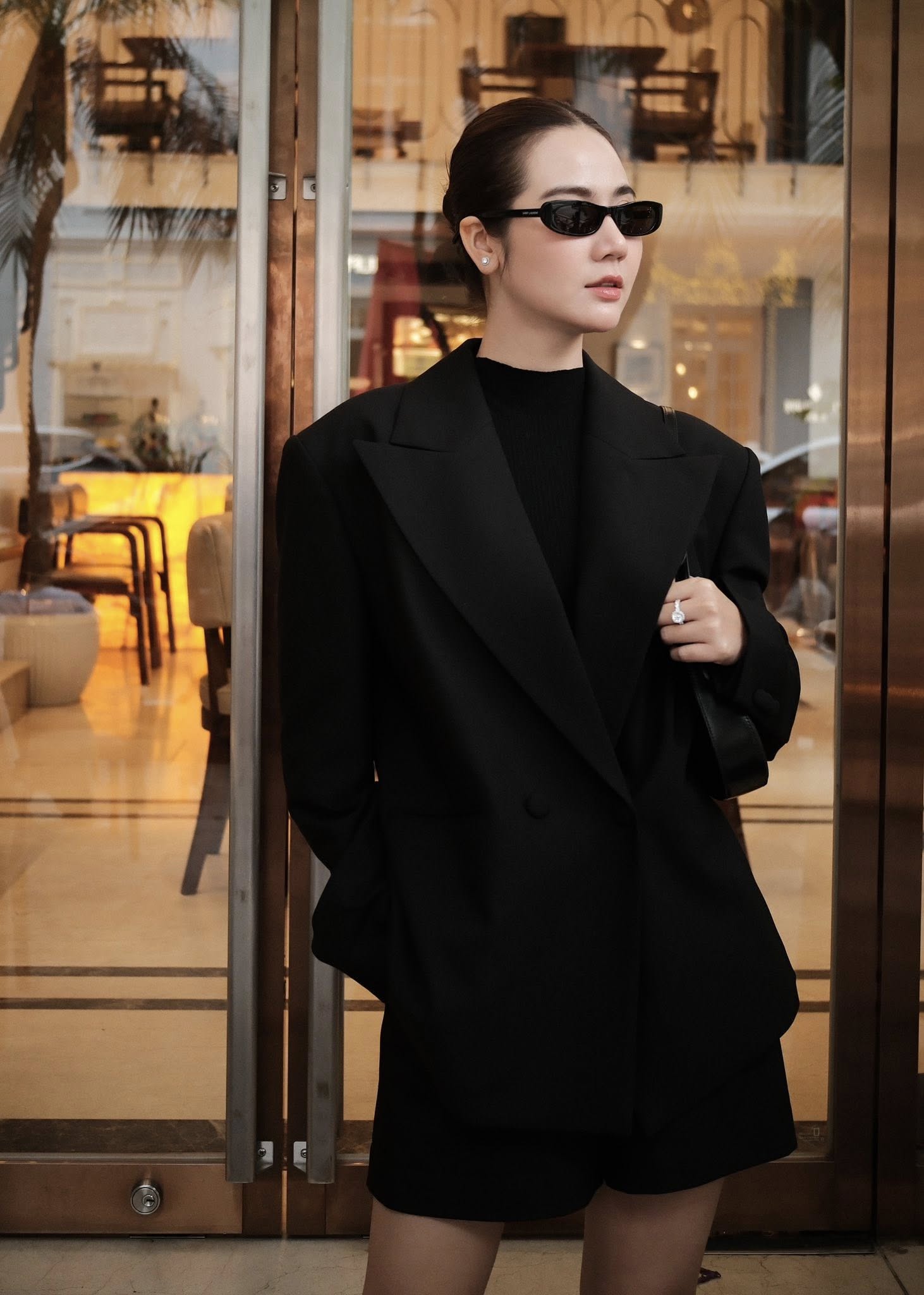 Phong cách Huyền Lizzie: Đơn giản mà sang cho mùa đông thêm ấn tượng - Ảnh 4. Phong cách Huyền Lizzie: Đơn giản mà sang cho mùa đông thêm ấn tượng - Ảnh 4.