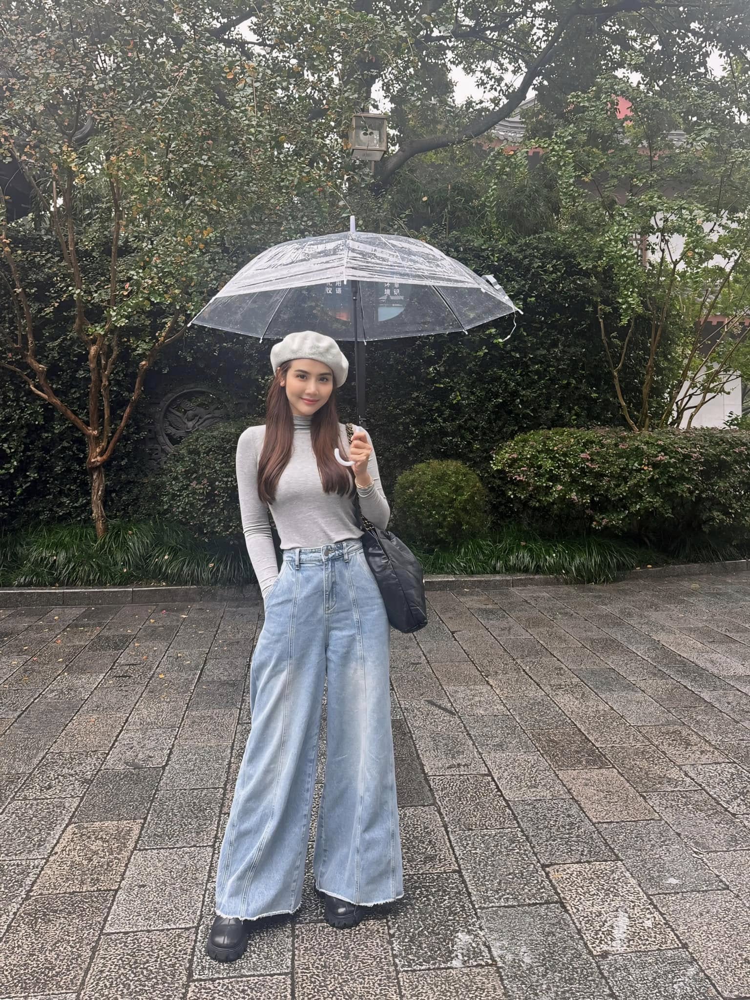 Phong cách Huyền Lizzie: Đơn giản mà sang cho mùa đông thêm ấn tượng - Ảnh 5. Phong cách Huyền Lizzie: Đơn giản mà sang cho mùa đông thêm ấn tượng - Ảnh 5.