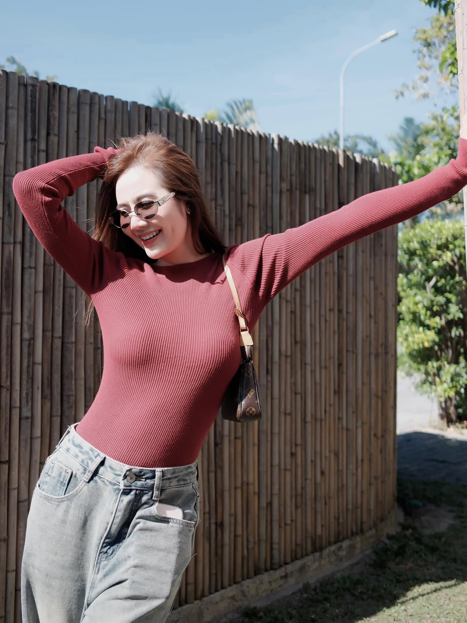 Phong cách Huyền Lizzie: Đơn giản mà sang cho mùa đông thêm ấn tượng - Ảnh 9. Phong cách Huyền Lizzie: Đơn giản mà sang cho mùa đông thêm ấn tượng - Ảnh 9.