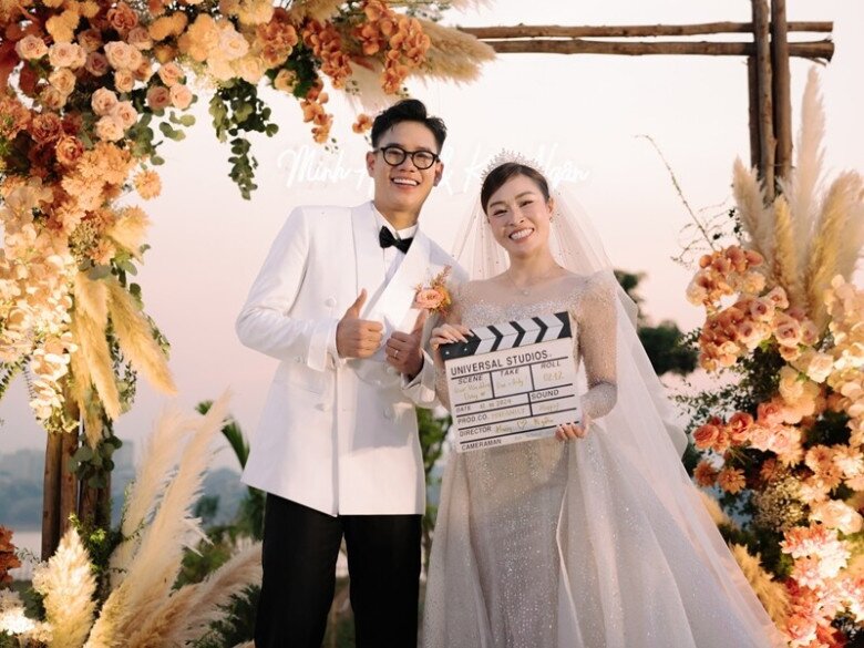 "Tình trẻ" một thời của Quỳnh Nga đón con đầu lòng sau 1 năm cưới, được 2 con riêng của vợ yêu quý 2 Đám cưới của cặp đôi diễn ra vào năm ngoái.