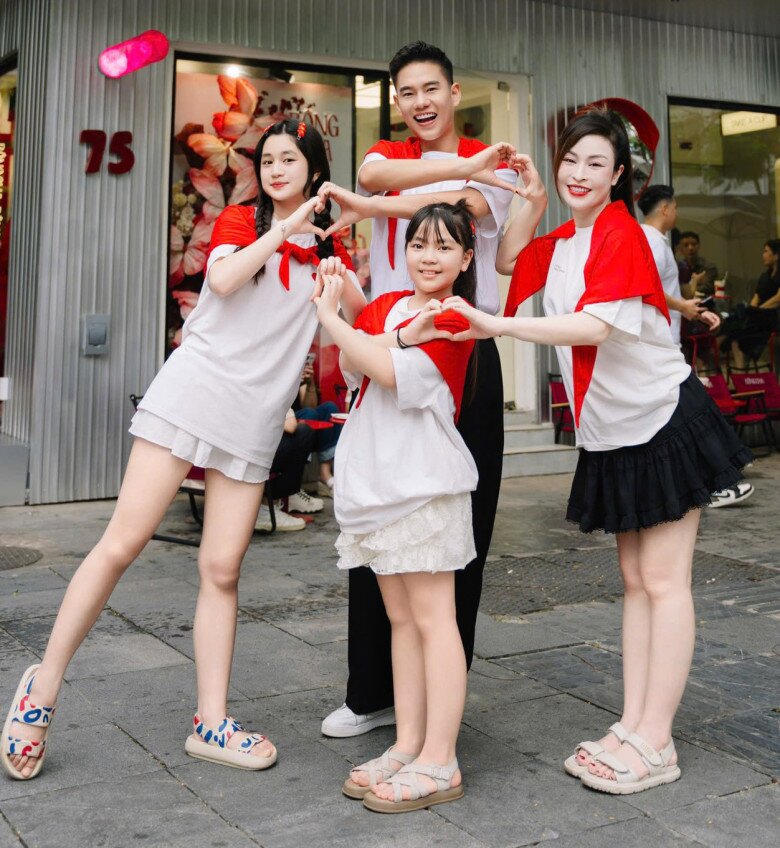 "Tình trẻ" một thời của Quỳnh Nga đón con đầu lòng sau 1 năm cưới, được 2 con riêng của vợ yêu quý 4 amp;#34;Tình trẻamp;#34; một thời của Quỳnh Nga đón con đầu lòng sau 1 năm cưới, được 2 con riêng của vợ yêu quý - 4