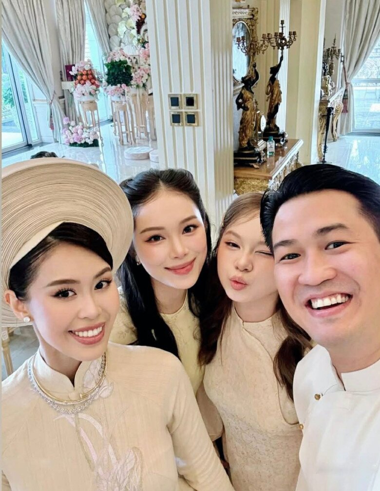 Vợ chồng Linh Rin - Phillip Nguyễn rạng rỡ chúc mừng cô dâu mới.