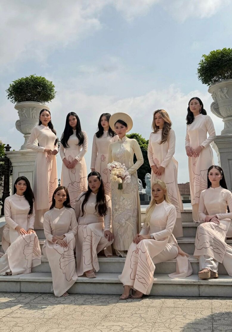 Tiên Nguyễn khoe dáng bên dàn phù dâu.