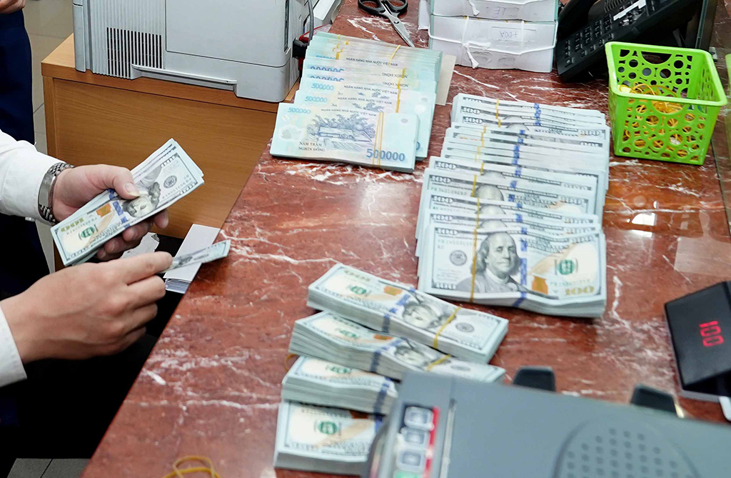 Tỷ giá hạ nhiệt nhưng vẫn 'căng'- Ảnh 2. Tỷ giá hạ nhiệt nhưng vẫn 'căng'- Ảnh 2.