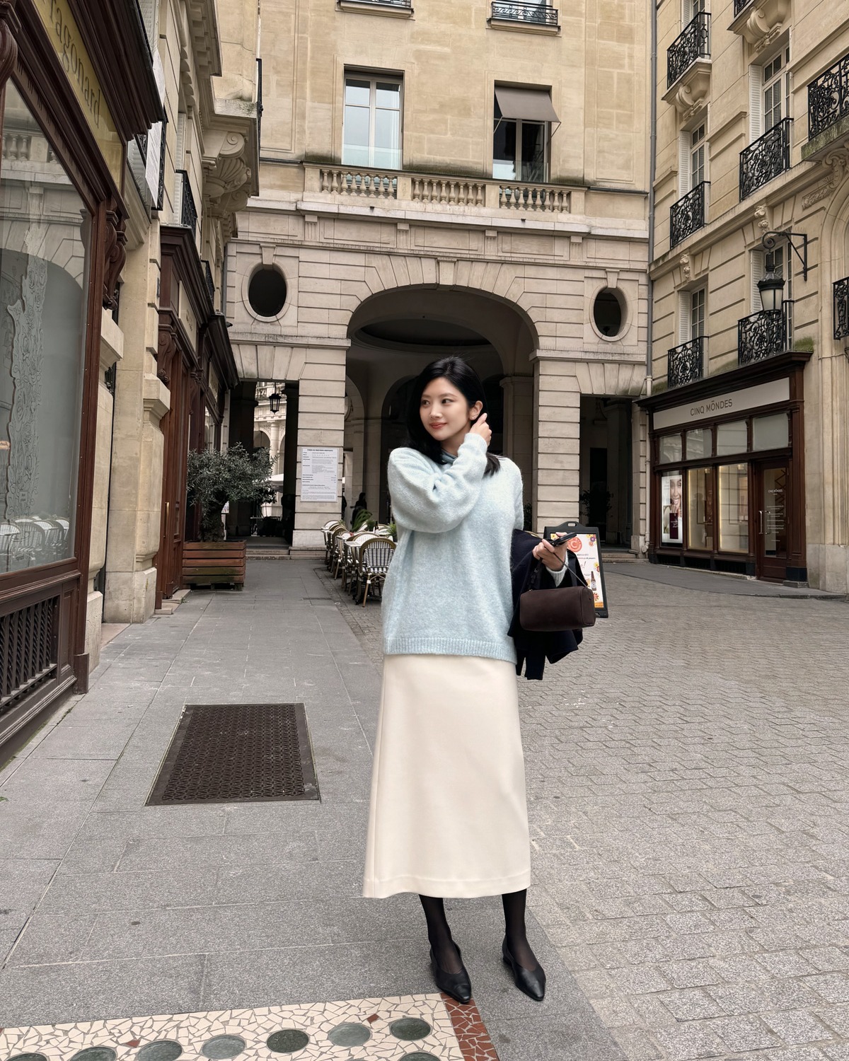 5 Mẫu chân váy hack tuổi sang trọng giúp bạn trẻ trung hơn - Ảnh 8. 5 Mẫu chân váy hack tuổi sang trọng giúp bạn trẻ trung hơn - Ảnh 8.