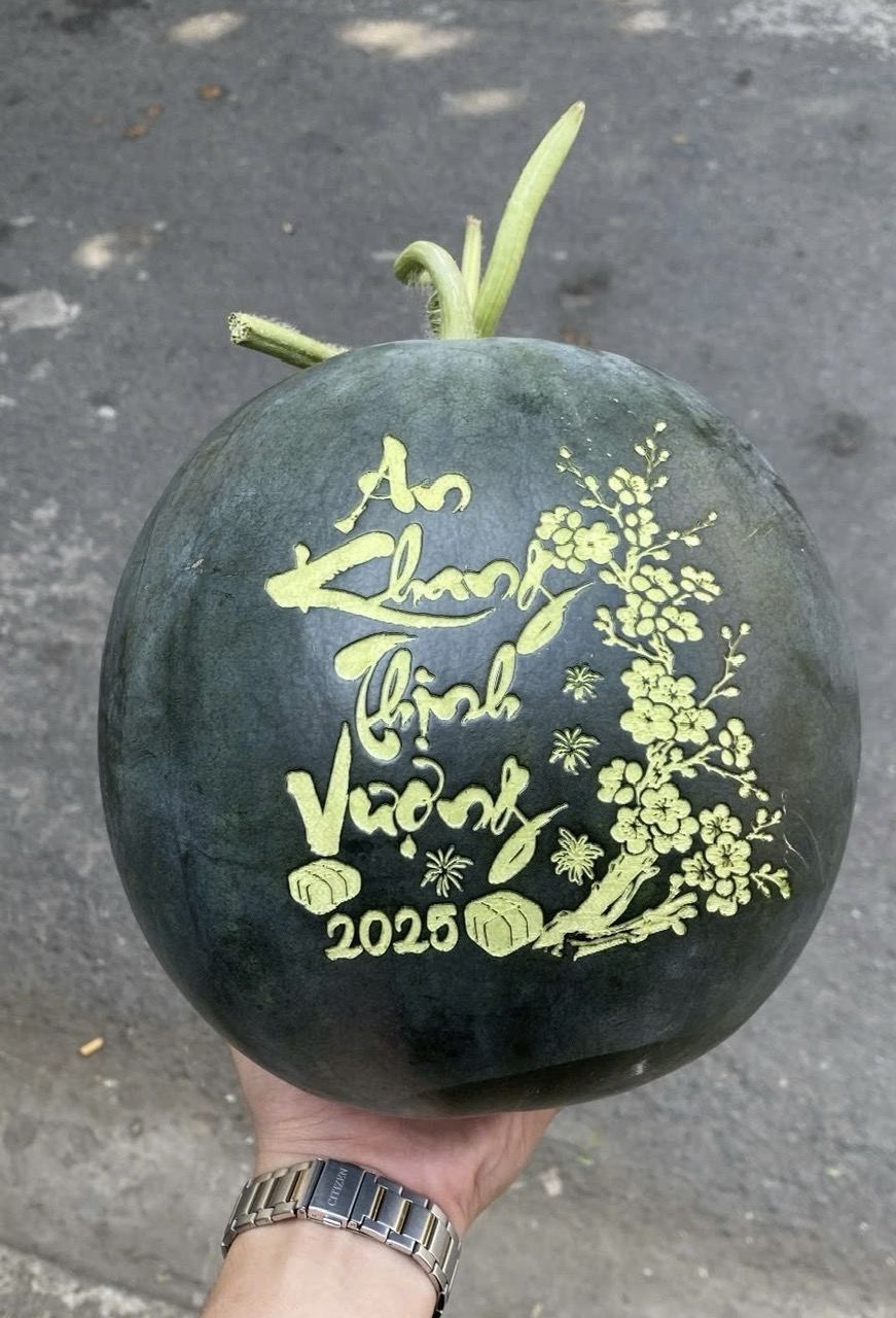 Sốc: Dưa hấu chưng tết nửa năm vẫn tươi nguyên- Ảnh 2. Sốc: Dưa hấu chưng tết nửa năm vẫn tươi nguyên- Ảnh 2.