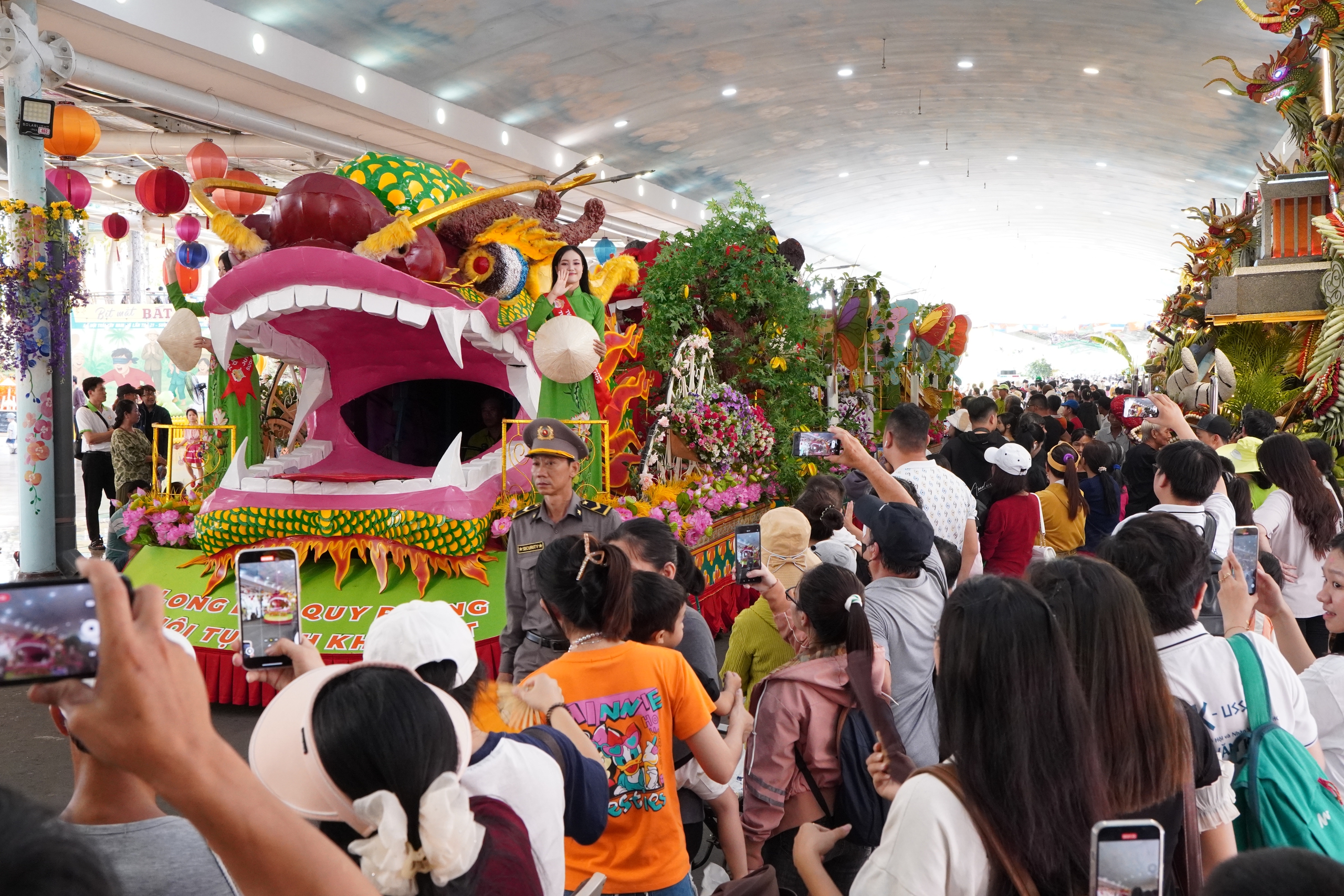 “Sướng mắt” với lễ hội trái cây Nam bộ đang diễn ra ở TP HCM- Ảnh 7. “Sướng mắt” với lễ hội trái cây Nam bộ đang diễn ra ở TP HCM- Ảnh 7.