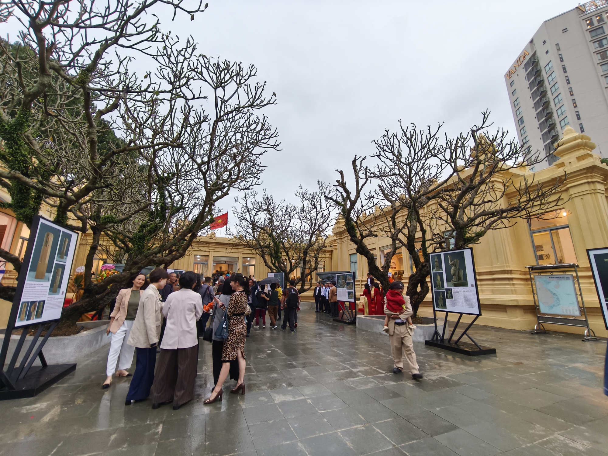 Thận trọng trong ứng xử với di sản kiến trúc- Ảnh 3. Thận trọng trong ứng xử với di sản kiến trúc- Ảnh 3.