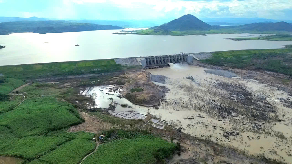 Vùng rốn lũ dưới 'họng' 2 thủy điện 2 Vùng rốn lũ dưới 'họng' 2 thủy điện - Ảnh 2.