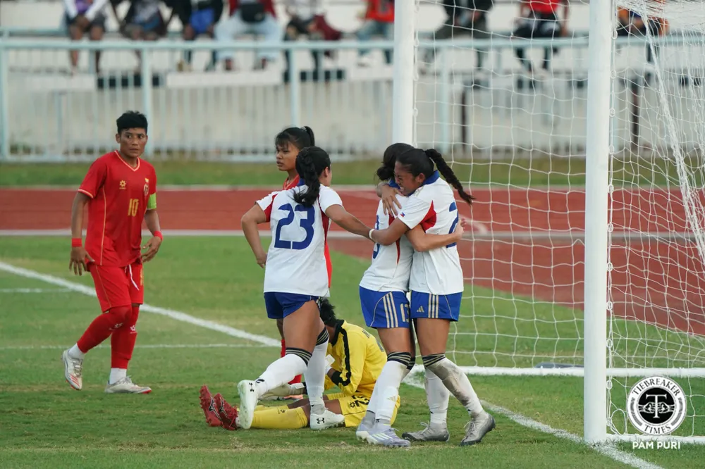 Tuyển nữ Philippines sau cú sốc thua Myanmar đã không còn đường lùi ở vòng bảng SEA Games 33. Ảnh: PFF. tuyen-viet-nam-roi-vao-the-tu-chien-voi-philippines (4).jpg