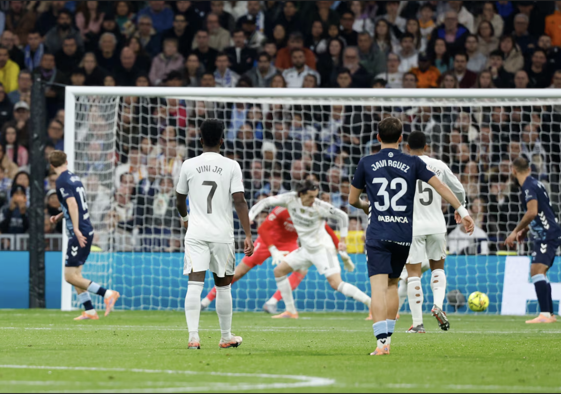 Real Madrid thua thảm, Celta Vigo tạo địa chấn tại Bernabeu 3 Real Madrid thua thảm, Celta Vigo tạo địa chấn tại Bernabeu - Ảnh 3.