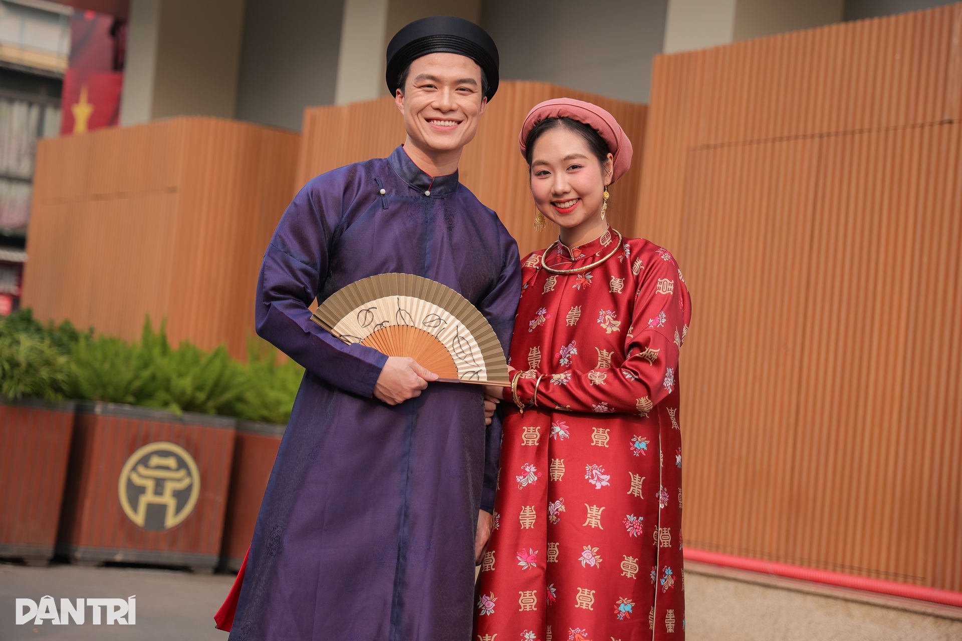 Lọ Lem xinh đẹp, khí chất như tiểu thư quyền quý trên phố đi bộ Hồ Gươm - 11 Lọ Lem xinh đẹp, khí chất như tiểu thư quyền quý trên phố đi bộ Hồ Gươm - 11