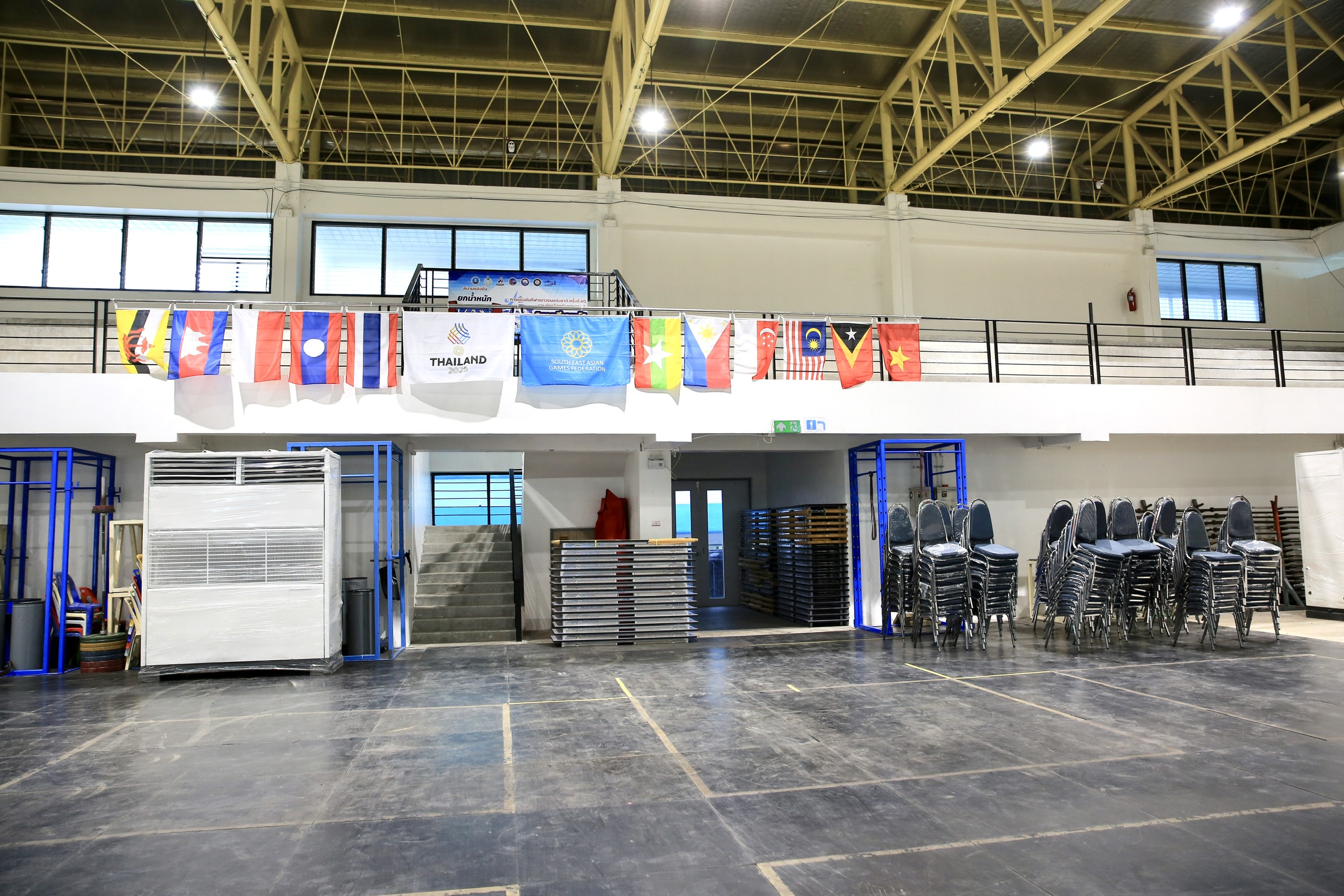 Ngổn ngang nhà thi đấu cử tạ và teqball trước giờ khởi tranh SEA Games 33- Ảnh 3. Ngổn ngang nhà thi đấu cử tạ và teqball trước giờ khởi tranh SEA Games 33- Ảnh 3.