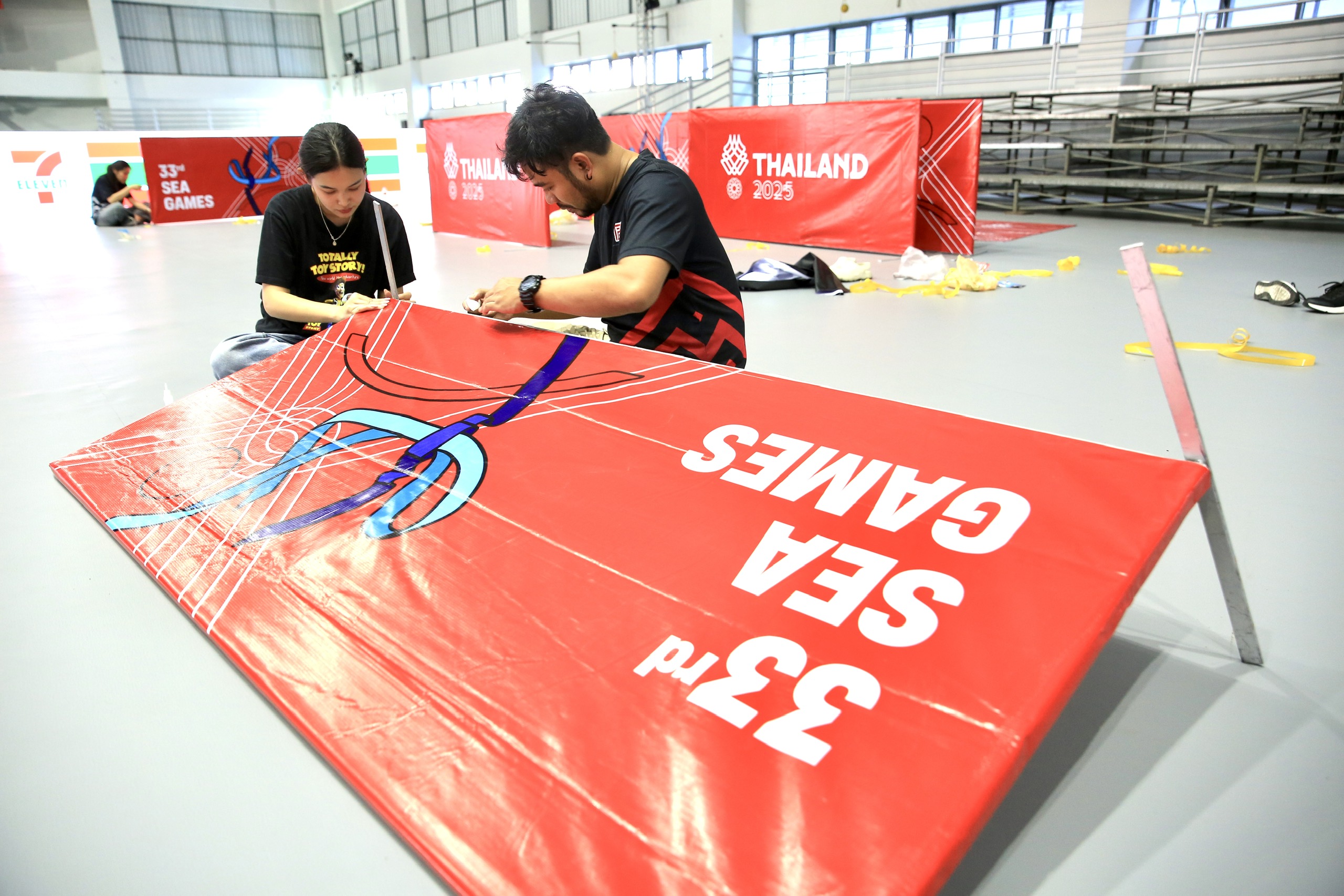 Ngổn ngang nhà thi đấu cử tạ và teqball trước giờ khởi tranh SEA Games 33- Ảnh 5. Ngổn ngang nhà thi đấu cử tạ và teqball trước giờ khởi tranh SEA Games 33- Ảnh 5.