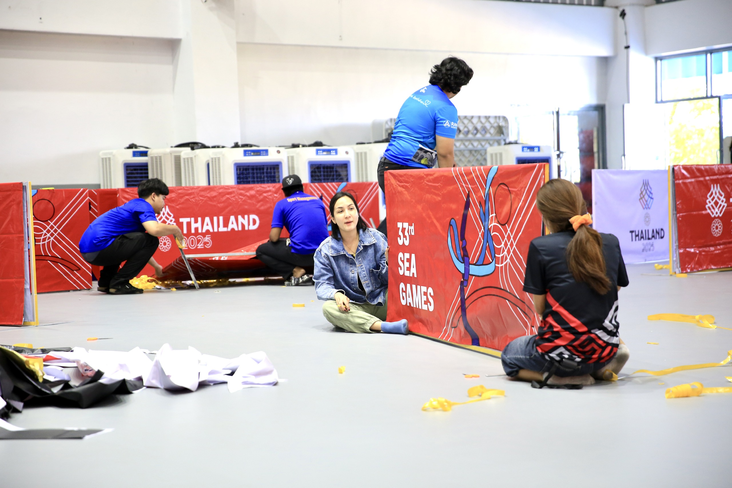 Ngổn ngang nhà thi đấu cử tạ và teqball trước giờ khởi tranh SEA Games 33- Ảnh 6. Ngổn ngang nhà thi đấu cử tạ và teqball trước giờ khởi tranh SEA Games 33- Ảnh 6.