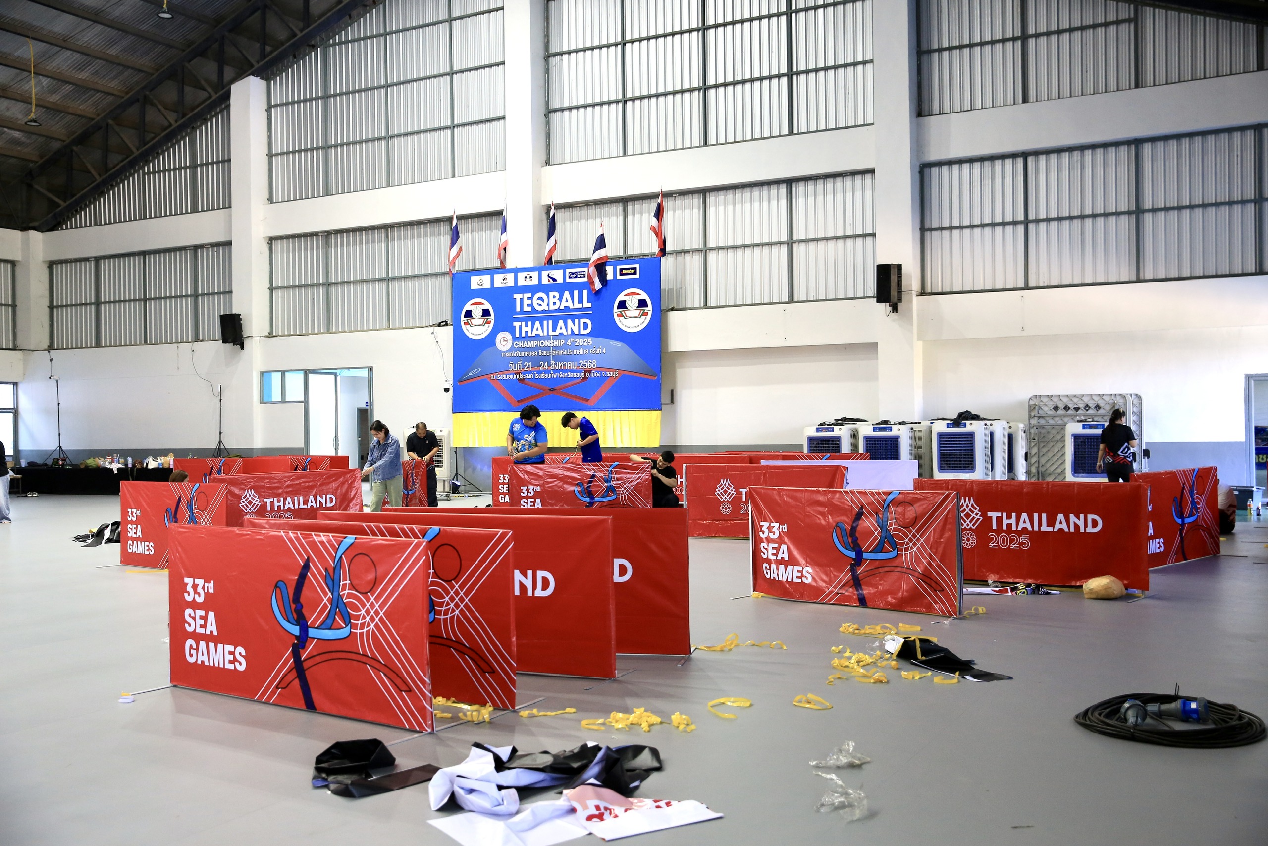 Ngổn ngang nhà thi đấu cử tạ và teqball trước giờ khởi tranh SEA Games 33- Ảnh 7. Ngổn ngang nhà thi đấu cử tạ và teqball trước giờ khởi tranh SEA Games 33- Ảnh 7.