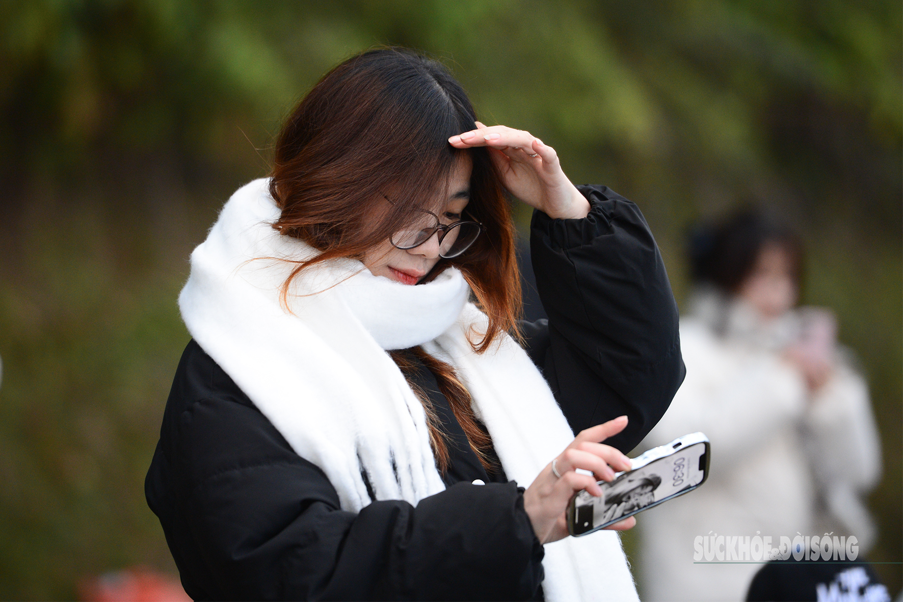 Theo chân giới trẻ lên Đồn Đèn đón bình minh và săn biển mây tuyệt đẹp 5 Nguyệt Anh (Thái Nguyên) chia sẻ: Hôm nay bọn em không săn được nhiều mây nên hơi tiếc, nhưng thời tiết lạnh lạnh, mặc áo ấm, đeo khăn đúng kiểu mùa đông nên vẫn rất vui. Nơi này đang hot trên mạng nên nhất định phải thử.