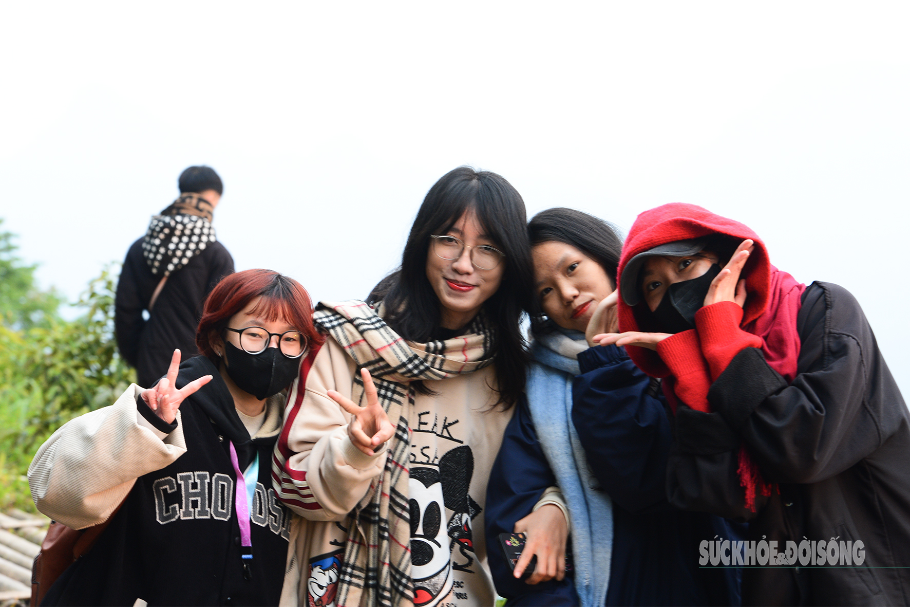 Theo chân giới trẻ lên Đồn Đèn đón bình minh và săn biển mây tuyệt đẹp 8 Một bạn trẻ vượt hơn 100 km để đến đây cho biết: Em thấy hình trên TikTok đẹp quá nên quyết tâm tới xem cho bằng được.