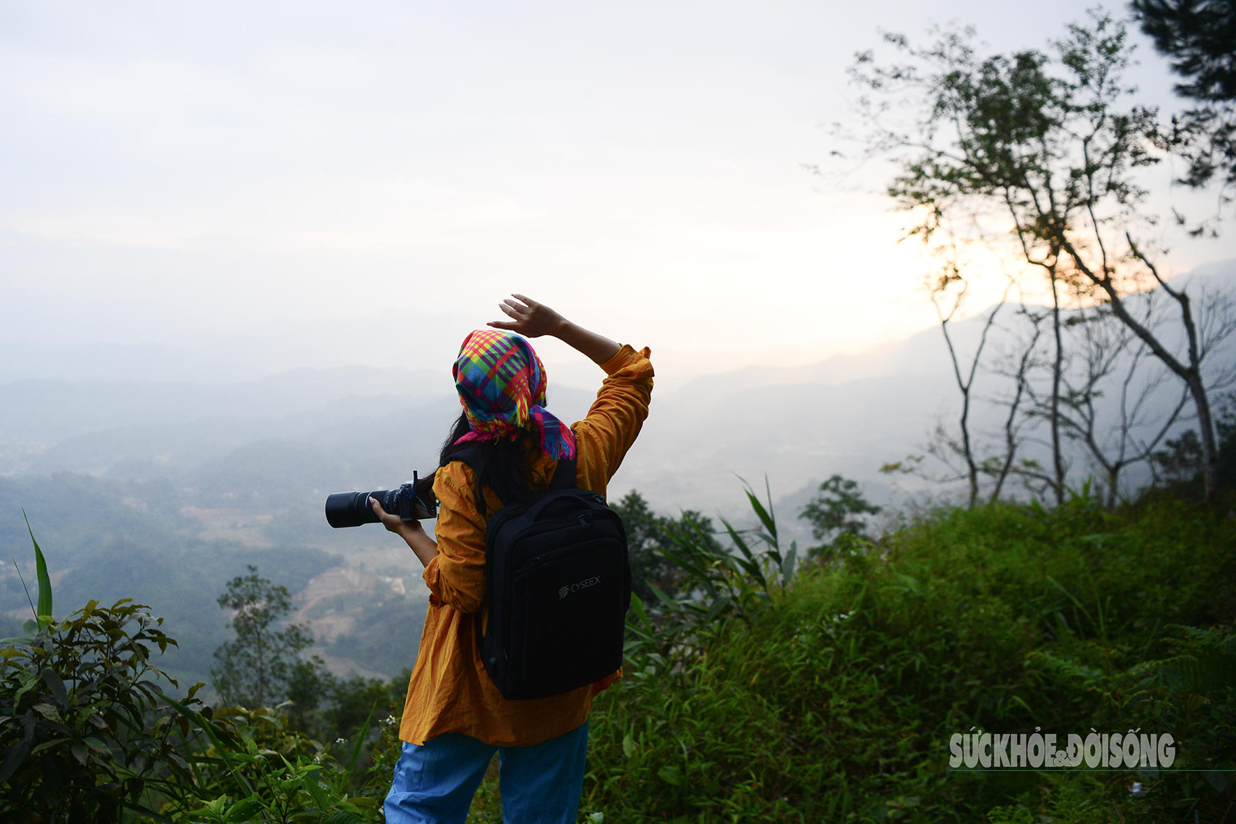 Theo chân giới trẻ lên Đồn Đèn đón bình minh và săn biển mây tuyệt đẹp 12 Theo chân giới trẻ lên Đồn Đèn đón bình minh và săn biển mây tuyệt đẹp - 11