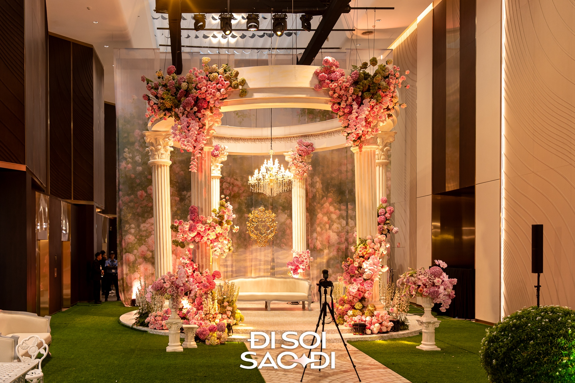 Đặng Thu Thảo hiếm hoi lộ diện trong đám cưới Tiên Nguyễn: Nhan sắc này xứng danh Đặng Thu Thảo hiếm hoi lộ diện trong đám cưới Tiên Nguyễn: Nhan sắc này xứng danh