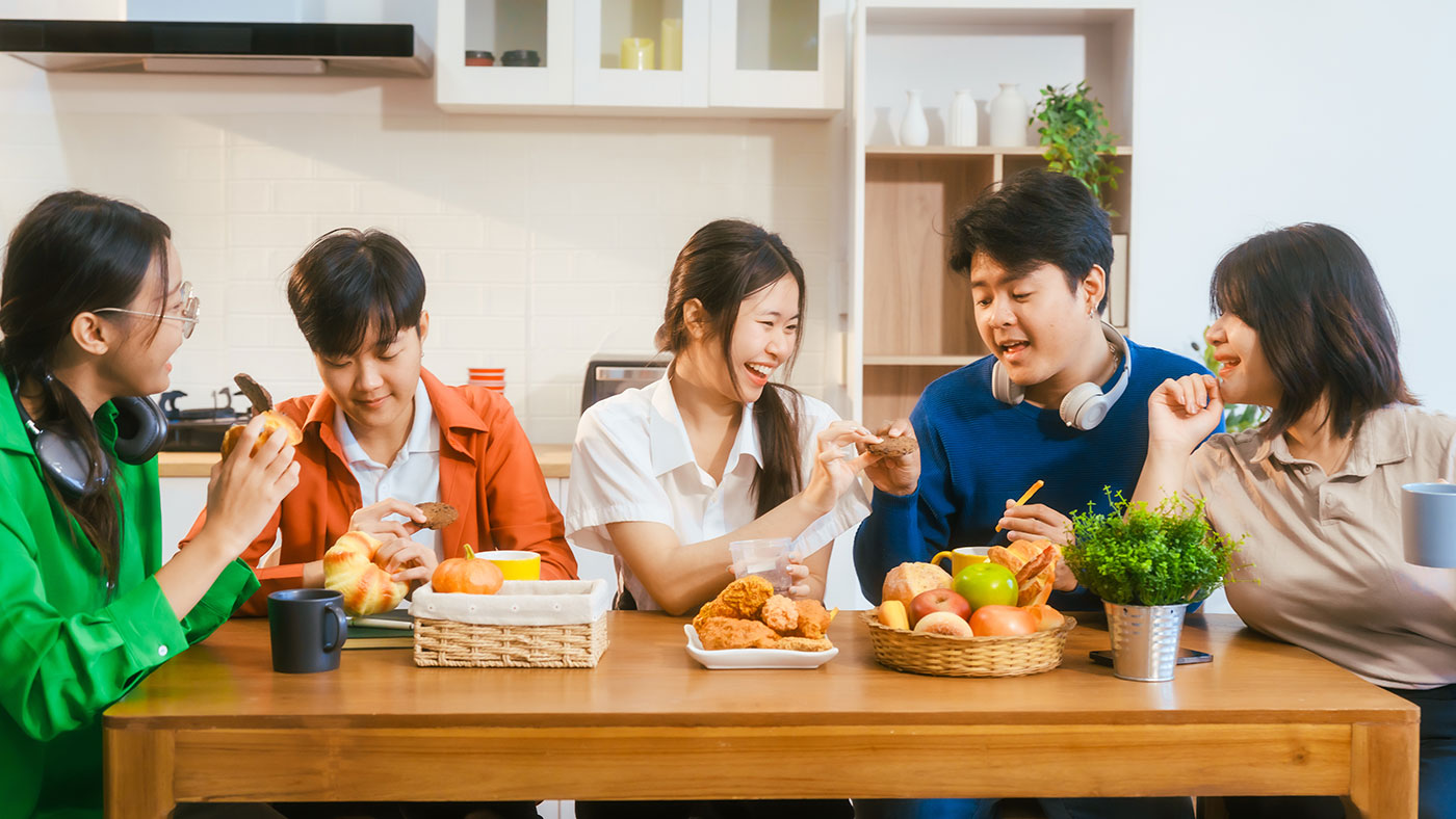 Bệnh do vi khuẩn não mô cầu vẫn luôn rình rập thanh thiếu niên khỏe mạnh 2 Bệnh do vi khuẩn não mô cầu vẫn luôn rình rập thanh thiếu niên khỏe mạnh - Ảnh 2.