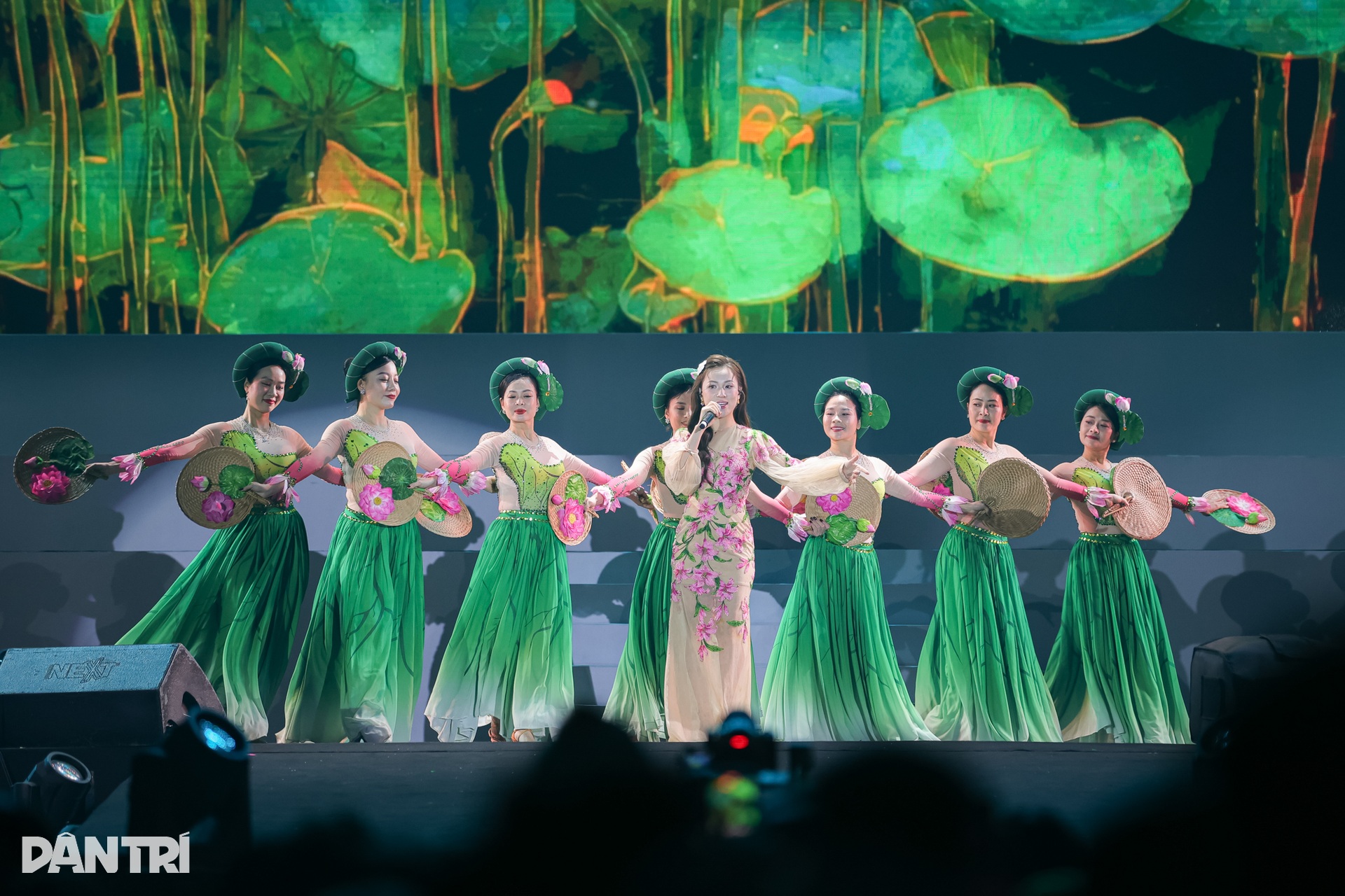 Bùi Công Nam và Lâm Bảo Ngọc đọ chất giọng cao vút - 11 Bùi Công Nam và Lâm Bảo Ngọc đọ chất giọng cao vút - 11