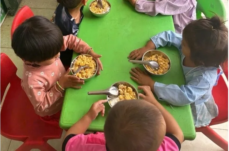 Dự án Nuôi Em đã giúp đỡ cho nhiều em nhỏ. Ảnh chụp màn hình_7-12-2025_17419_znews.vn.jpeg